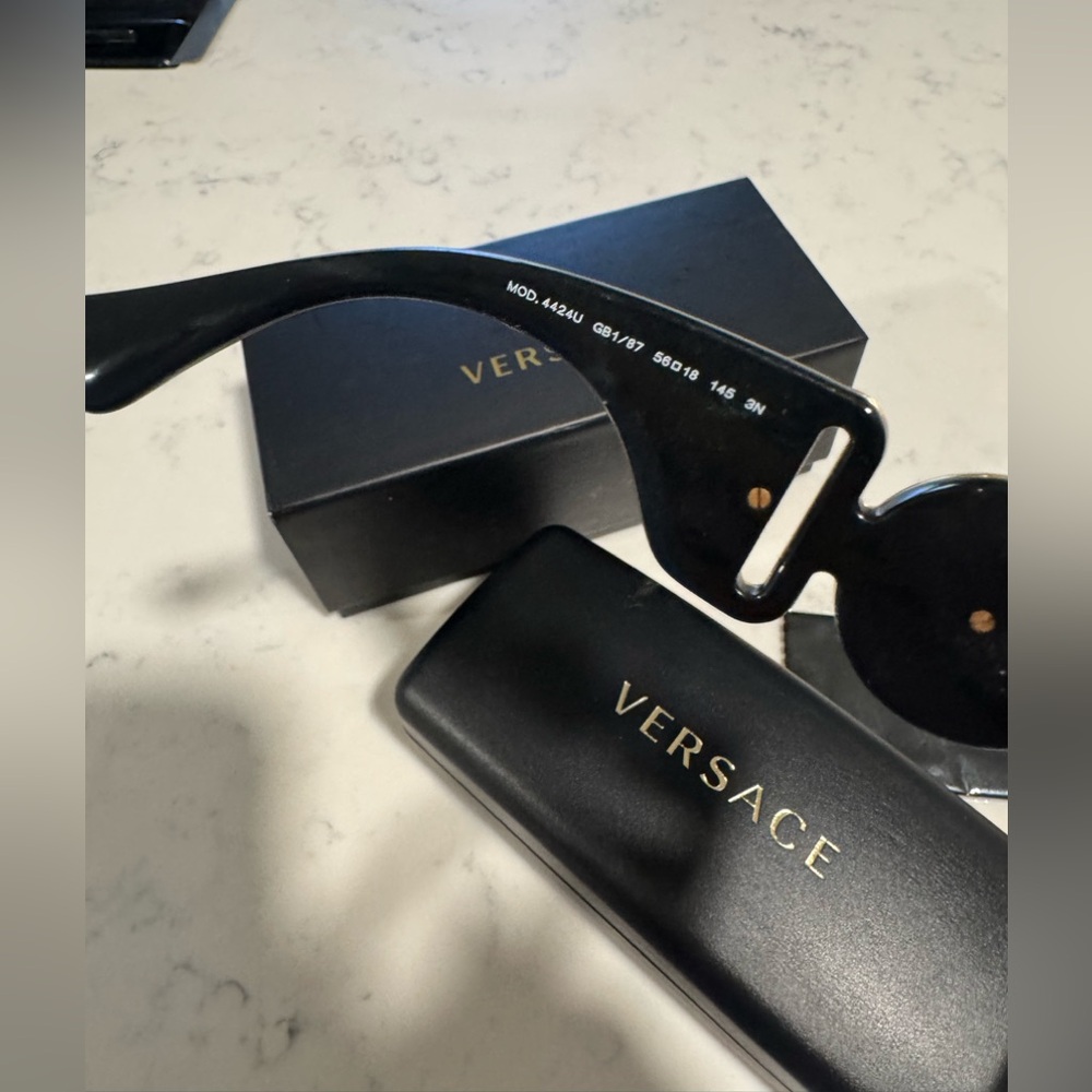 ONE DAY SALE✨
SALE✨Versace Black and Gold Sunglasses Modern Design - Picture 15 of 16